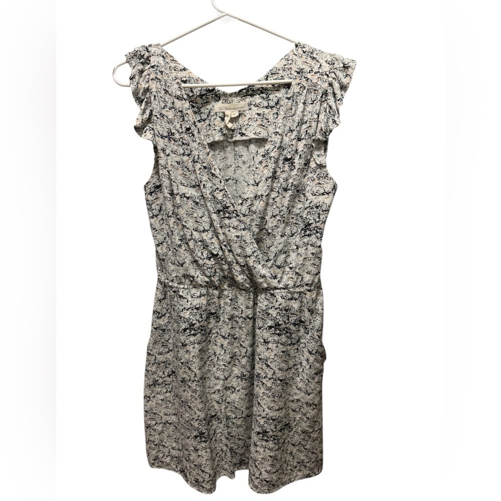 BCBGeneration pattern dress with pockets!